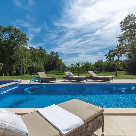 4 Bedroom Gorgeous In Ferienhaus