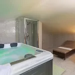 4 Bedroom Gorgeous In Σπίτι διακοπών Pićan