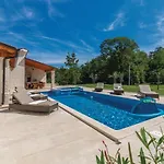 Σπίτι διακοπών 4 Bedroom Gorgeous In Pićan