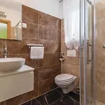 4 Bedroom Gorgeous In Σπίτι διακοπών Pićan