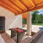 4 Bedroom Gorgeous In Σπίτι διακοπών Pićan