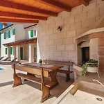 4 Bedroom Gorgeous In *