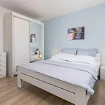 Σπίτι διακοπών 4 Bedroom Gorgeous In
