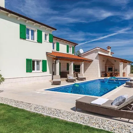 4 Bedroom Gorgeous In