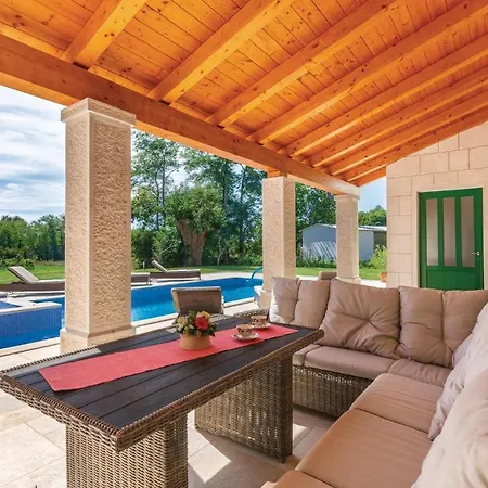 4 Bedroom Gorgeous In Holiday home Pican
