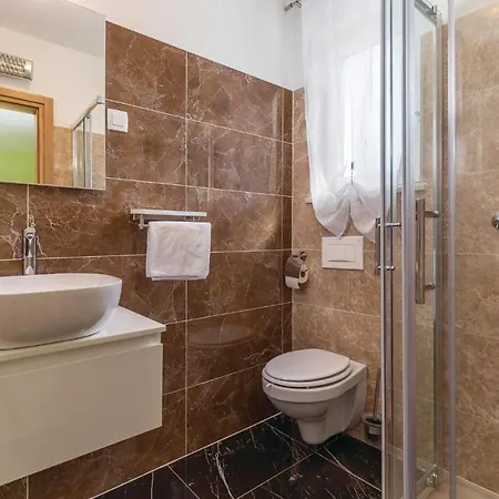 4 Bedroom Gorgeous In Holiday home Pican