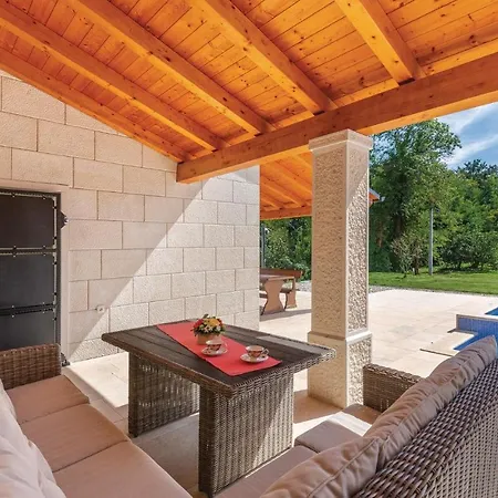 4 Bedroom Gorgeous In Holiday home Pican