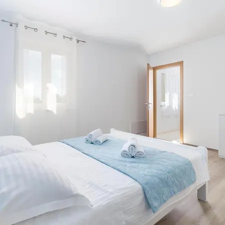 4 Bedroom Gorgeous In
