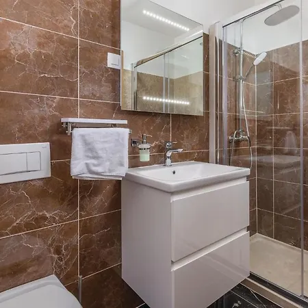 Holiday home 4 Bedroom Gorgeous In Pican