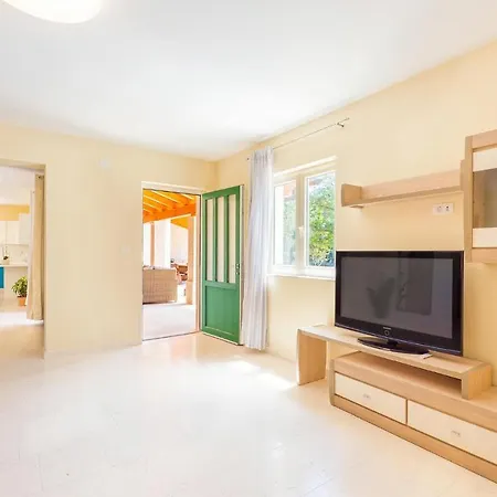 4 Bedroom Gorgeous In * Pican