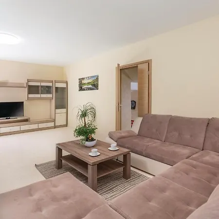 Holiday home 4 Bedroom Gorgeous In Pican