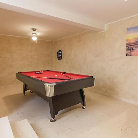 4 Bedroom Gorgeous In
