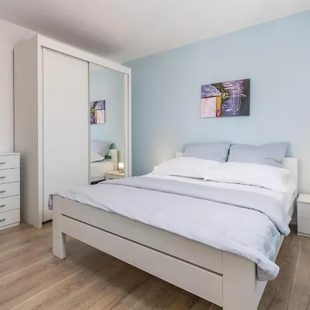 Holiday home 4 Bedroom Gorgeous In