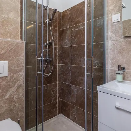 4 Bedroom Gorgeous In Pican