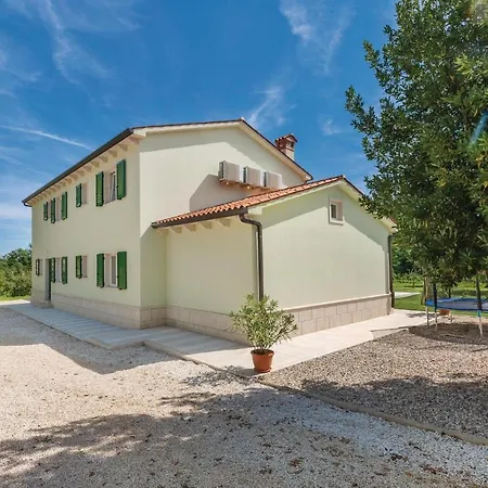 4 Bedroom Gorgeous In * Pican