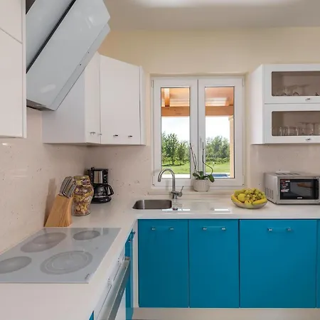 Holiday home 4 Bedroom Gorgeous In Pican