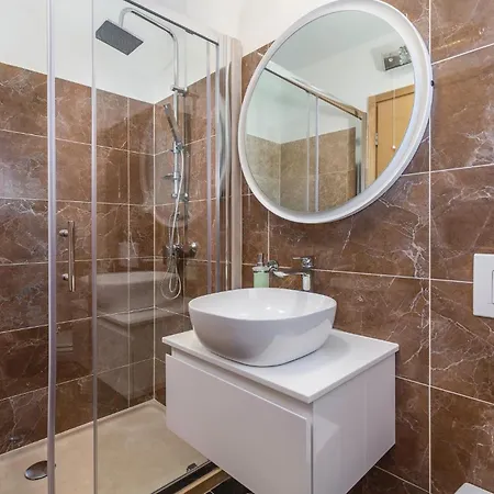 4 Bedroom Gorgeous In Holiday home