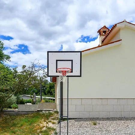 4 Bedroom Gorgeous In Holiday home