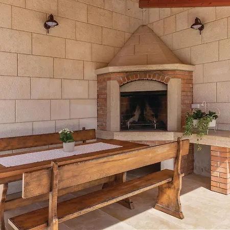 4 Bedroom Gorgeous In Holiday home Pican