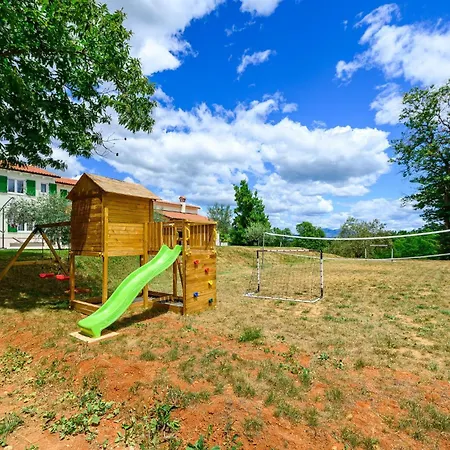 4 Bedroom Gorgeous In * Pican